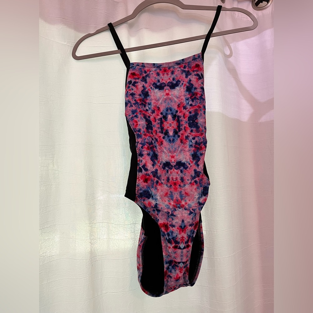 Jolyn ISAAC Tie back